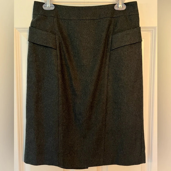 Ann Taylor Dresses & Skirts - Ann Taylor pencil skirt. Size 6.